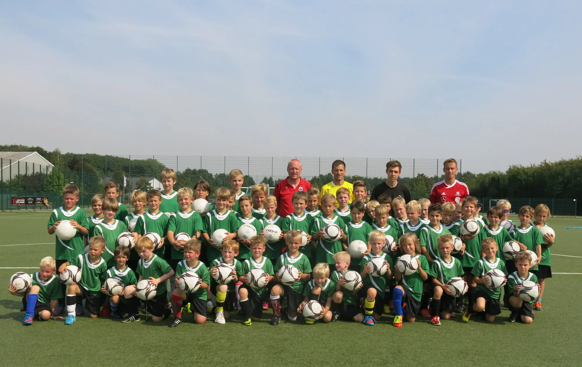 Gruppenfoto eines Sommercamps der Talentschule